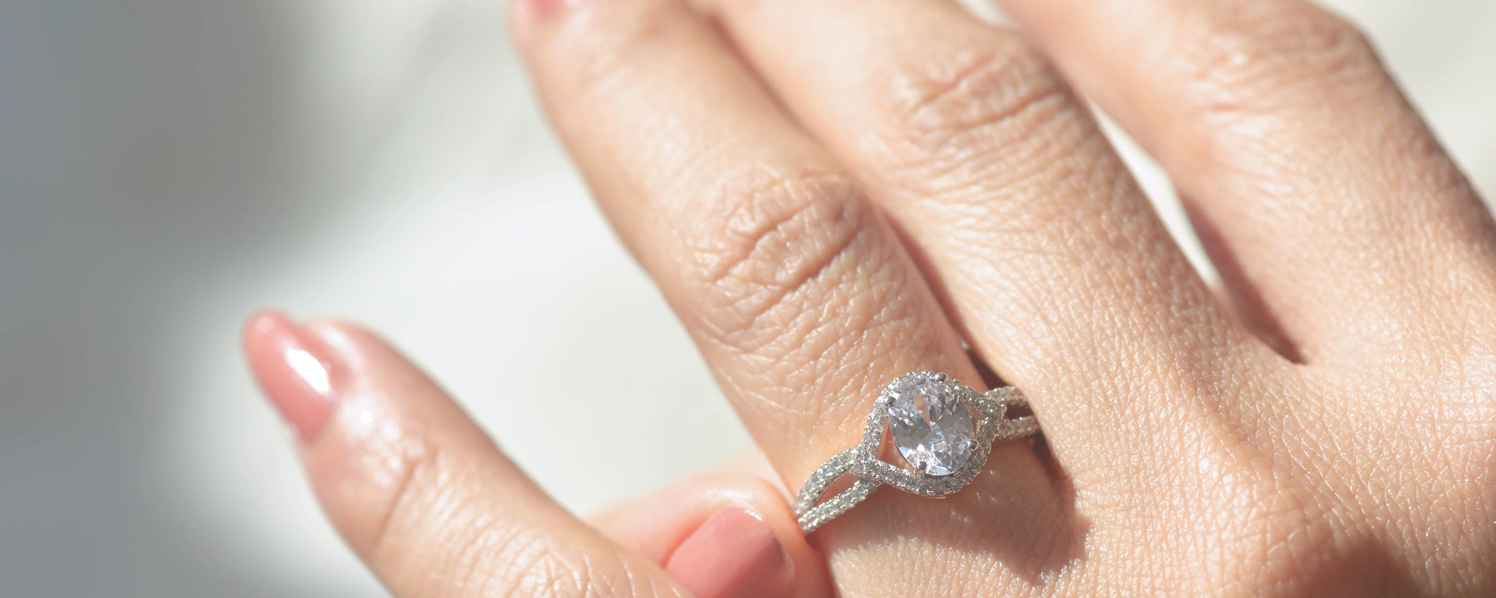 The Best Time to Buy an Engagement Ring: Timing Tips From Jewelry Experts