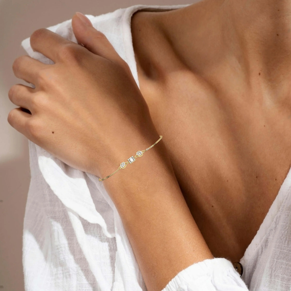 18K Gold Baguette and Round Cut Diamond Bracelet
