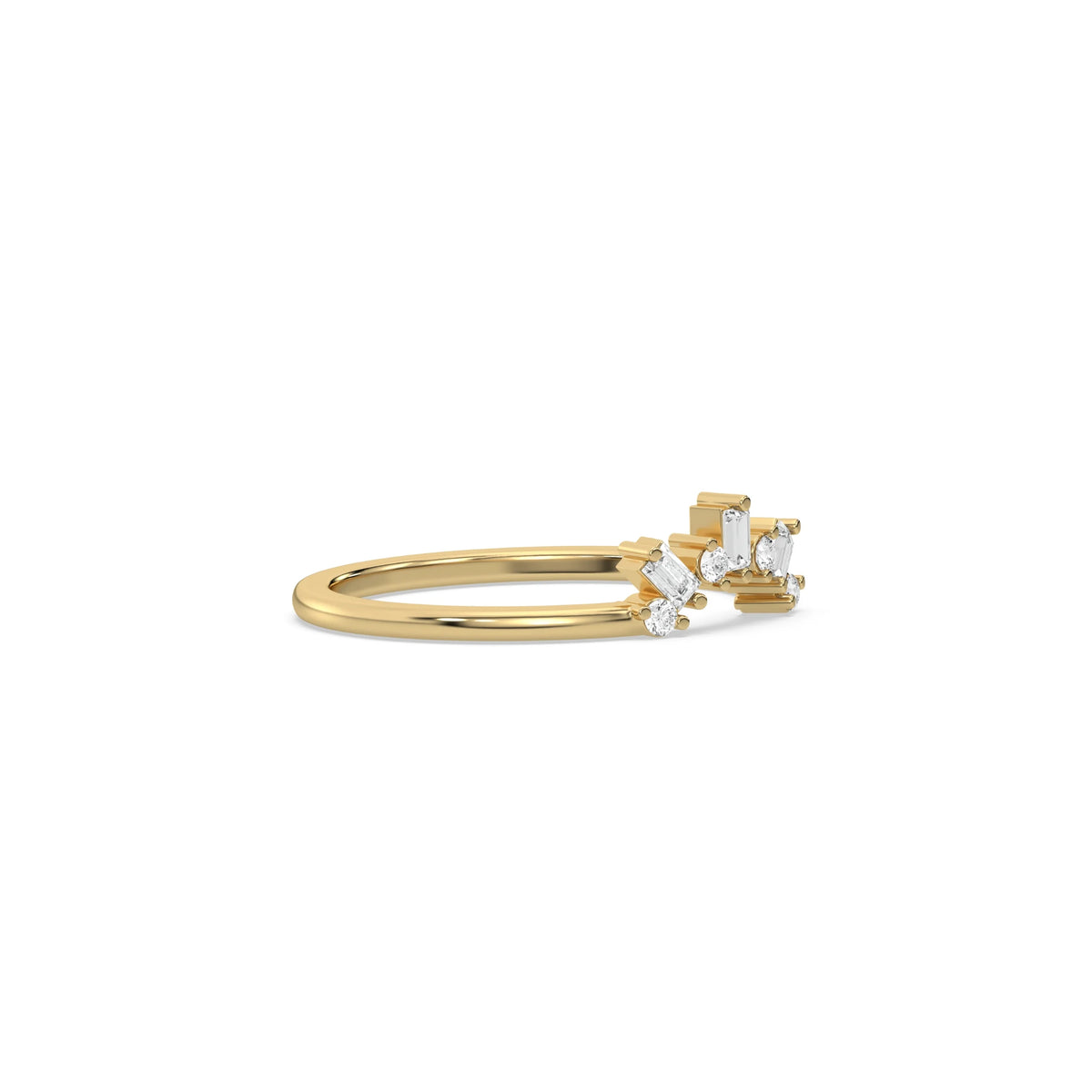 This yellow gold ring displayed in side view is made with round brilliant-cut diamonds and baguette diamonds all set in a shared prong setting