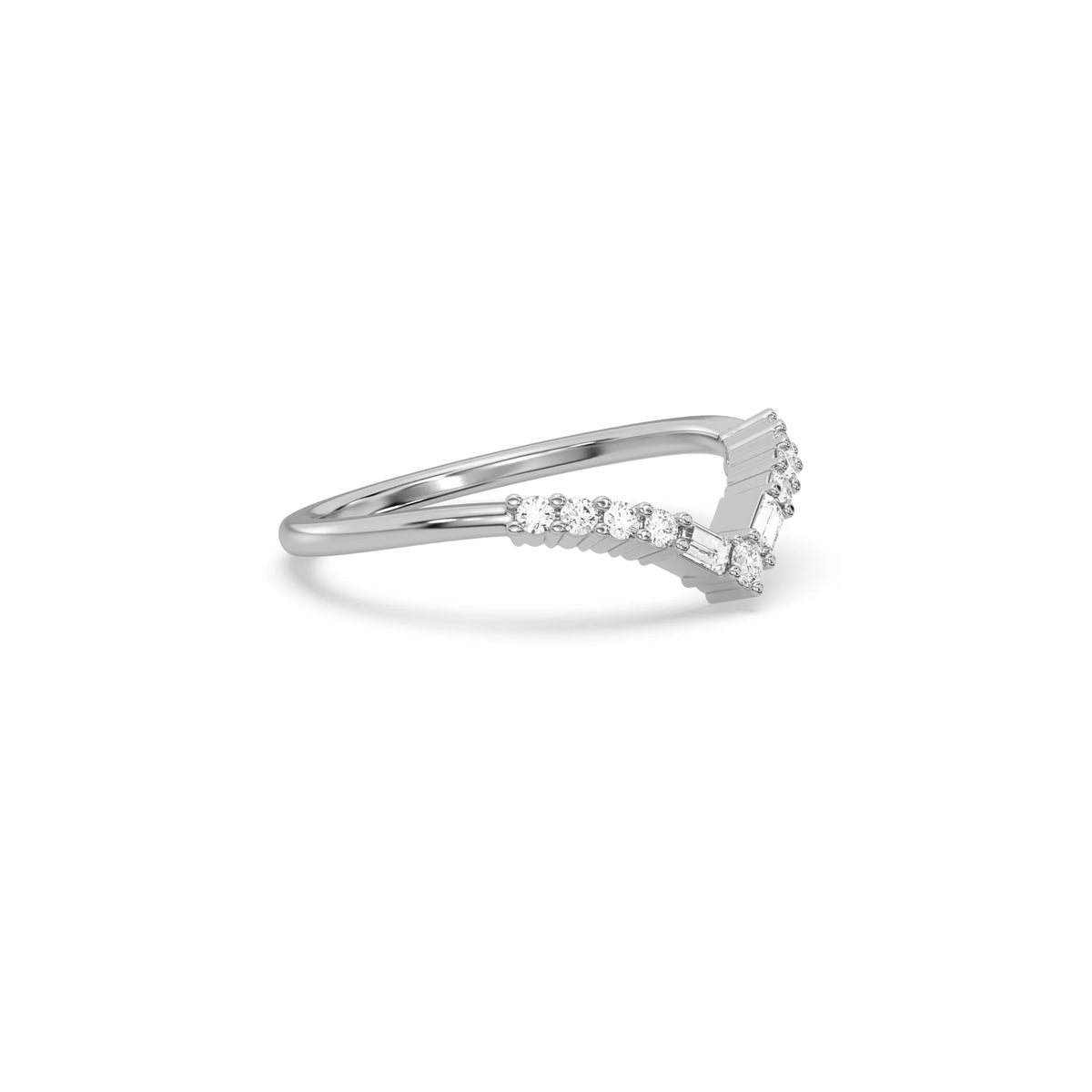 This white gold ring displayed on side view is made with round brilliant-cut diamonds and baguette set in a prong setting