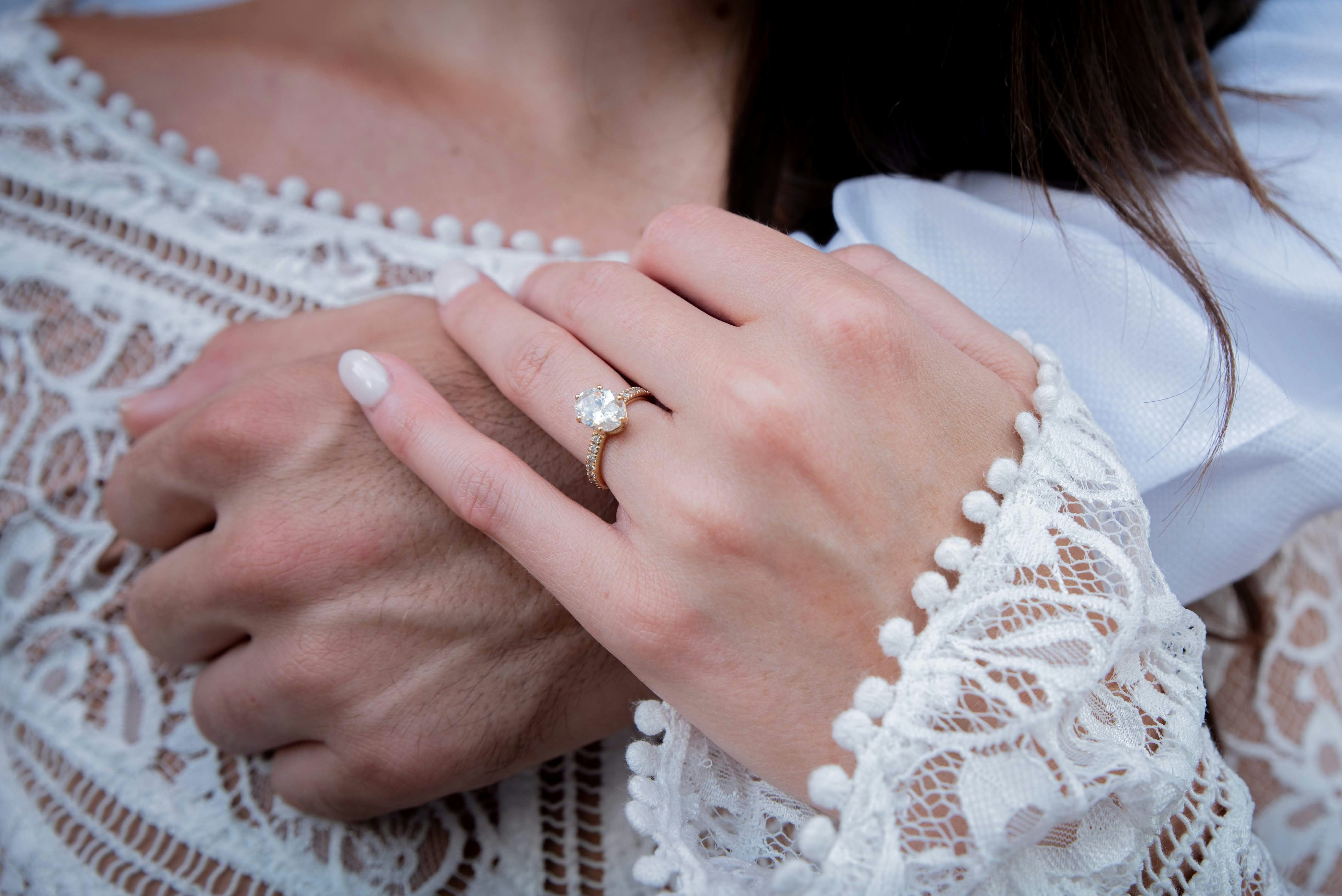 diamond-Rings-and-fingers-The-symbolism-of-each-finger