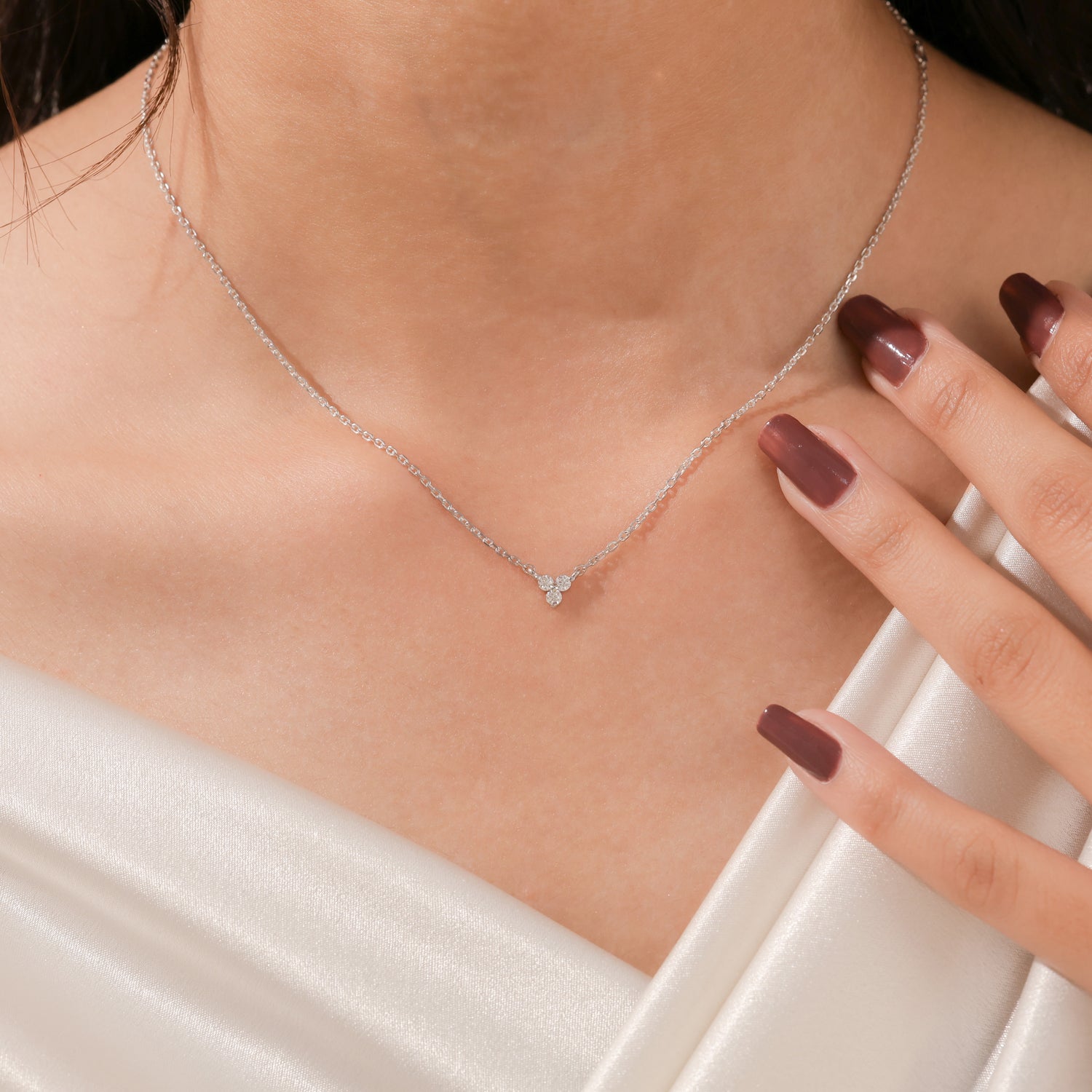 18K White Gold Trio Round Diamond Necklace