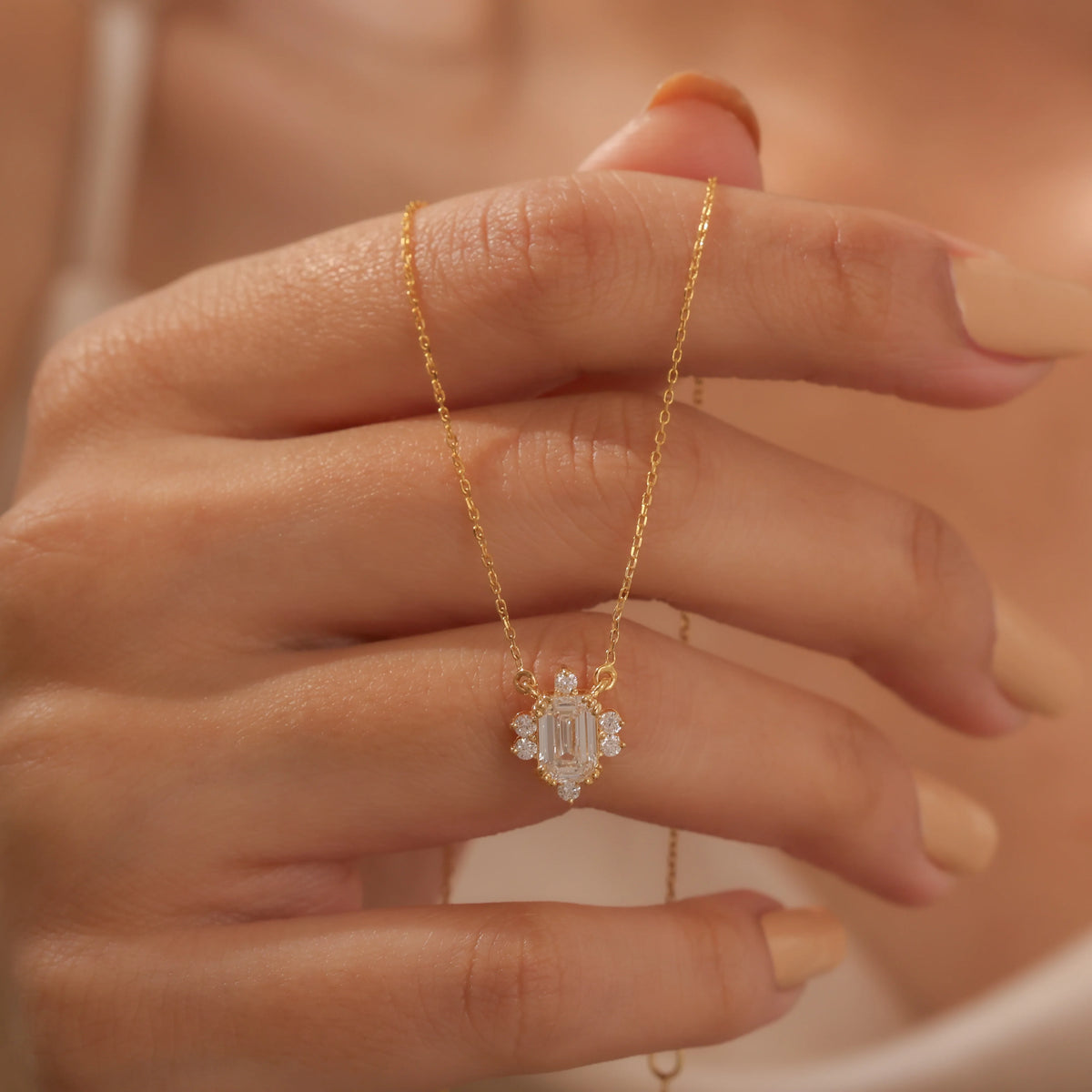 18K Yellow Gold Emerald and Round Cut Diamond Starburst Pendant