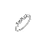 This white gold ring displayed on 3d view is made with round brilliant-cut diamonds and baguette set in a prong setting