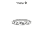 This white gold ring displayed on front view is made with round brilliant-cut diamonds and baguette set in a prong setting