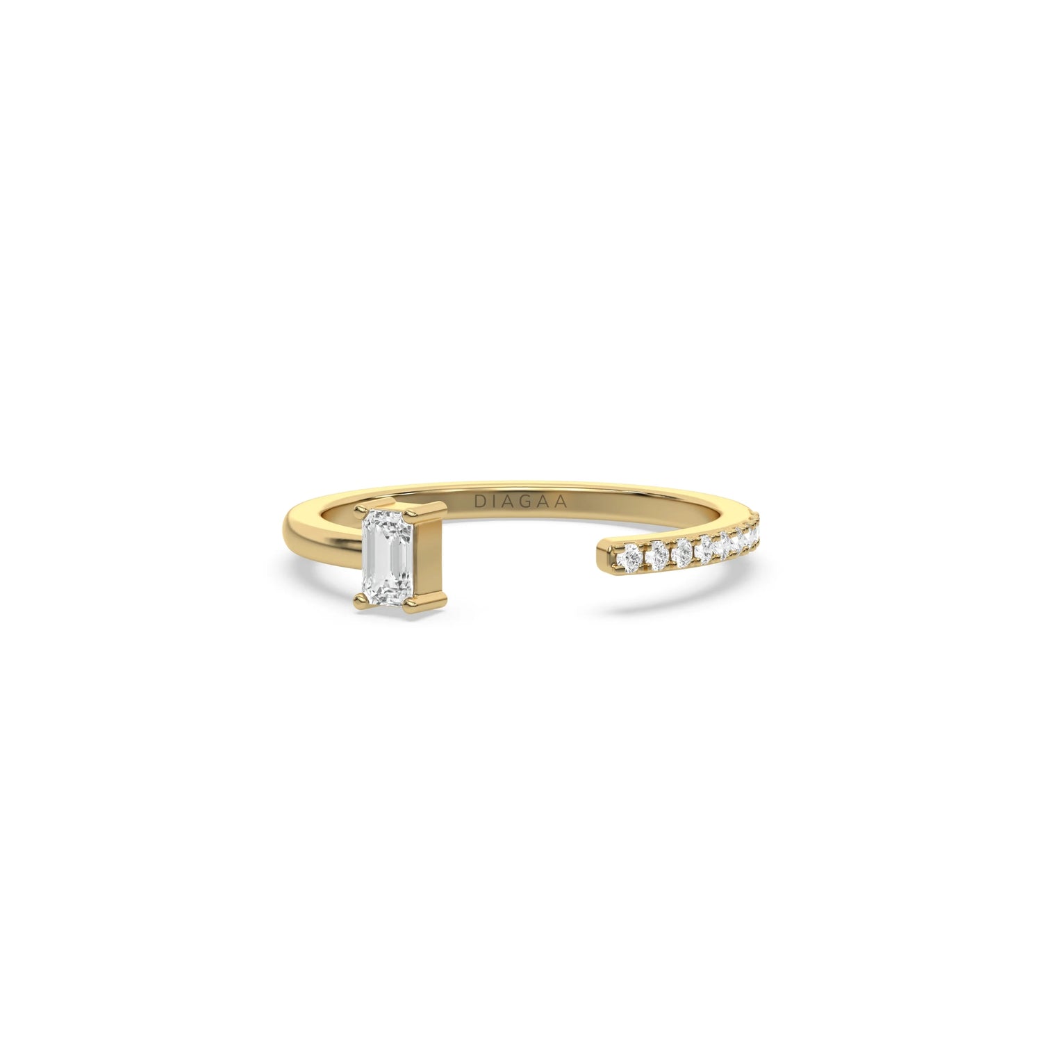 This yellow gold ring displayed on front view is made with emerald diamond and round diamond set in prong setting 