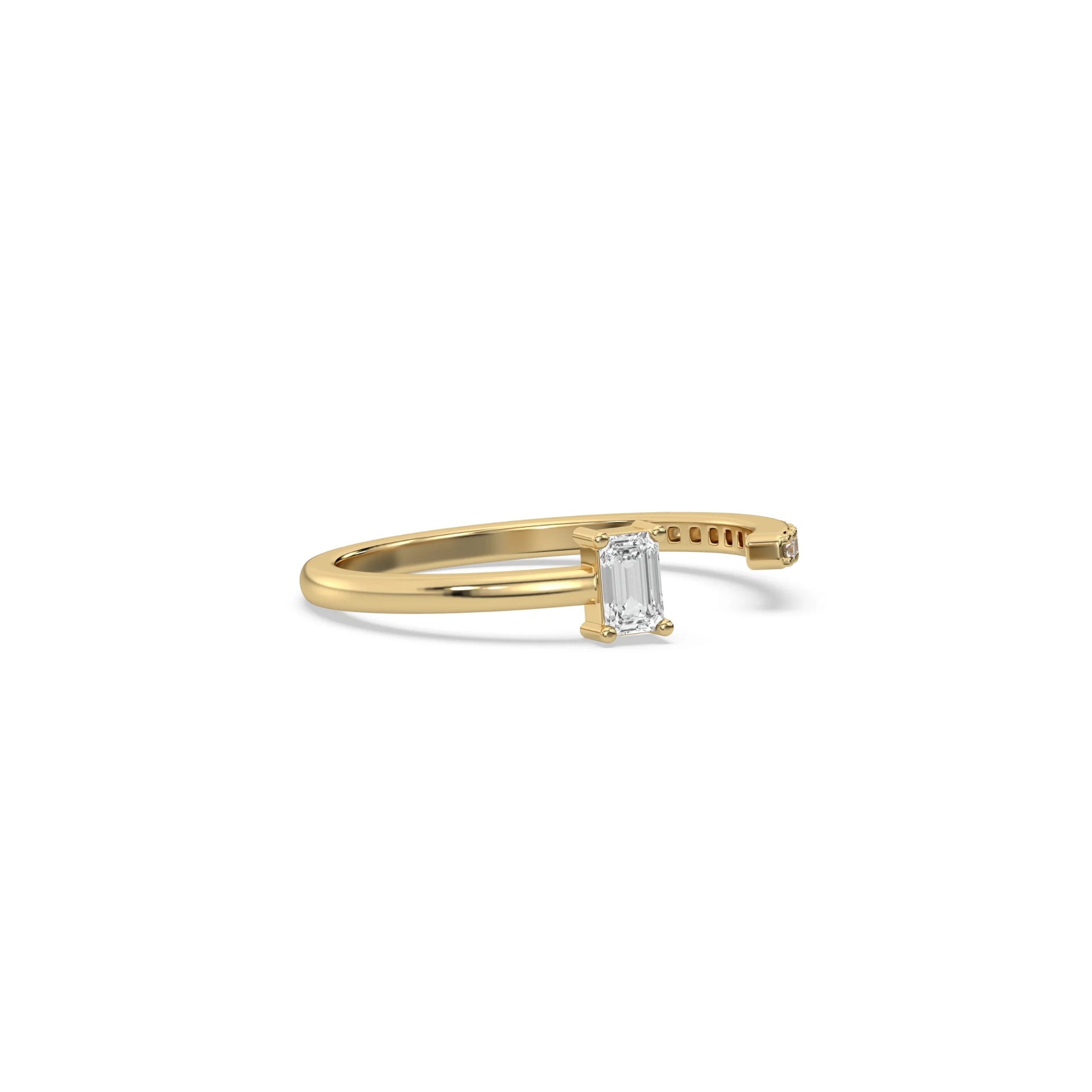 This yellow gold ring displayed on side view is made with emerald diamond and round diamond set in prong setting 