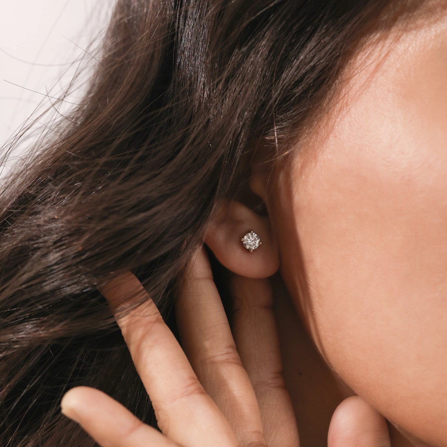 Round Diamond Solitaire Gold Earring 