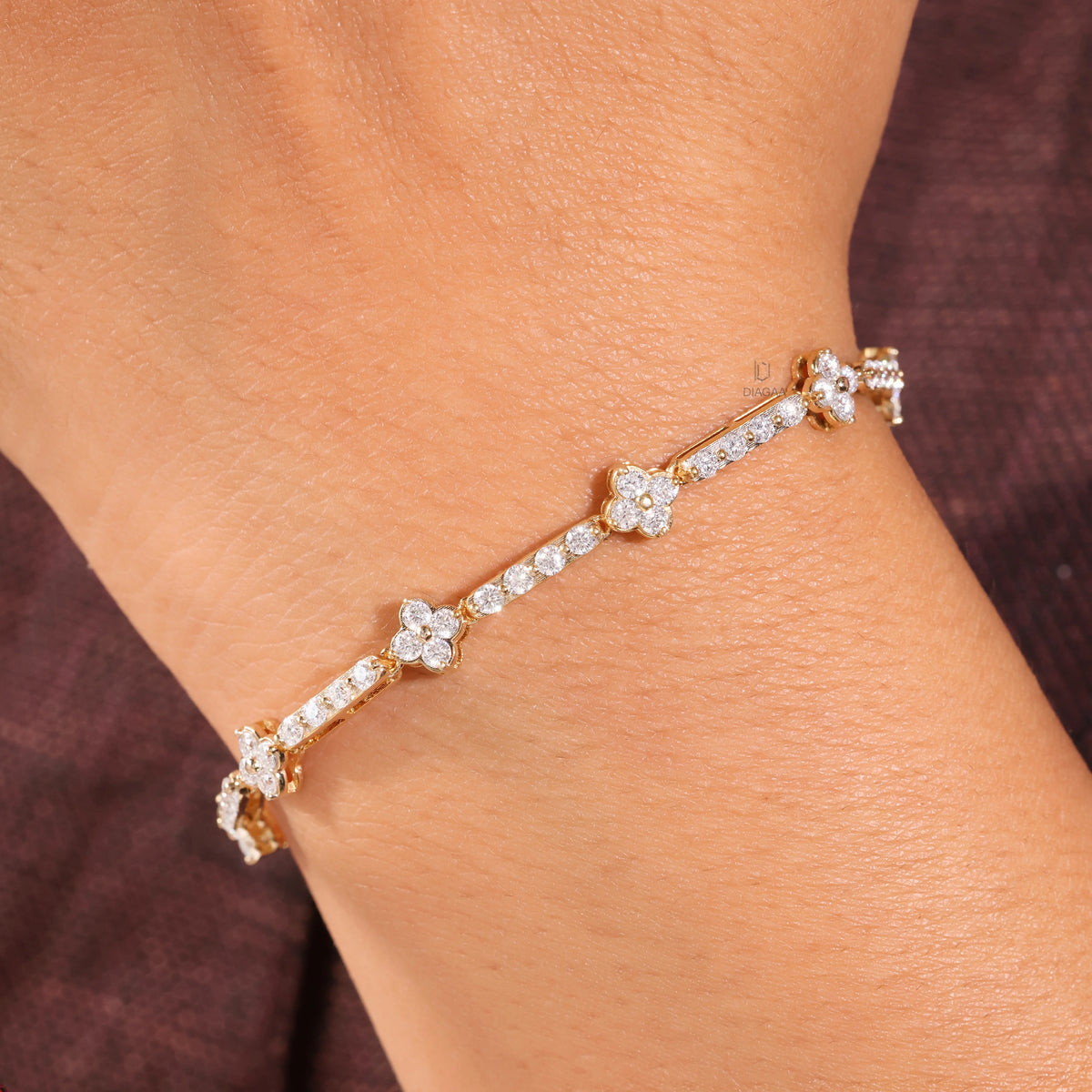 Clover Tennis Bracelet with Round Lab Grown Diamonds