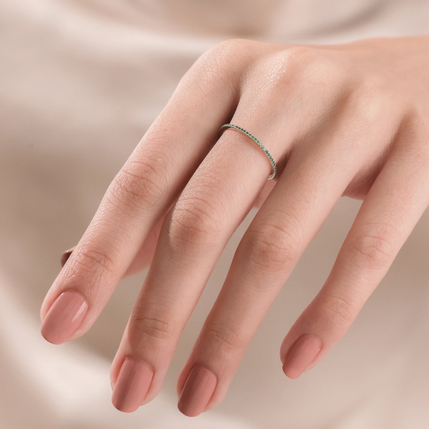 Round Cut Emerald Gemstone Eternity Ring 