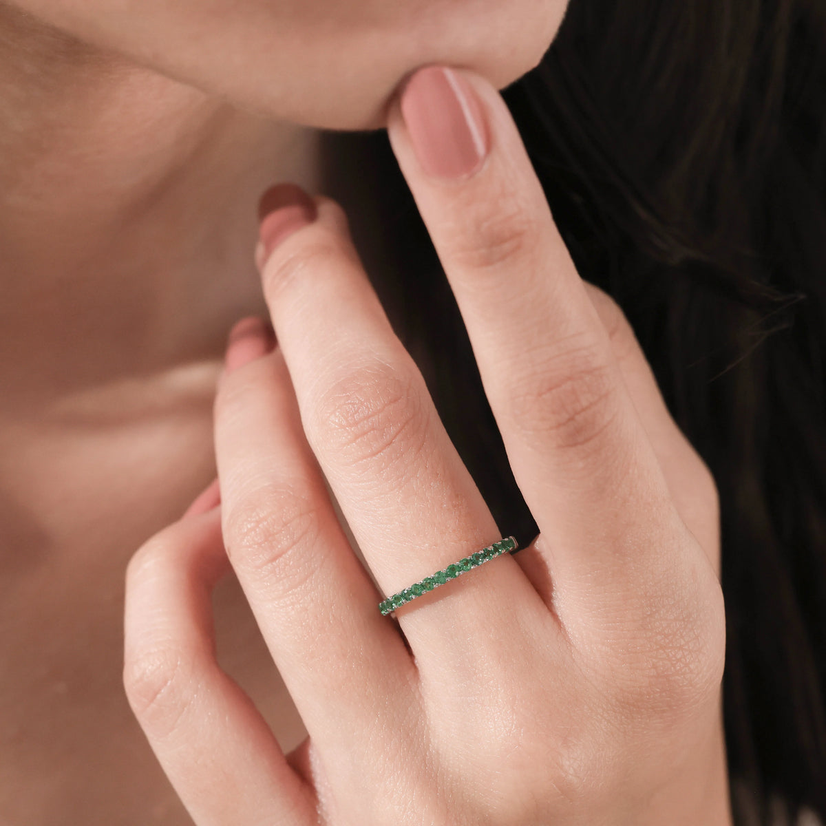 Round Cut Emerald Gemstone Ring 