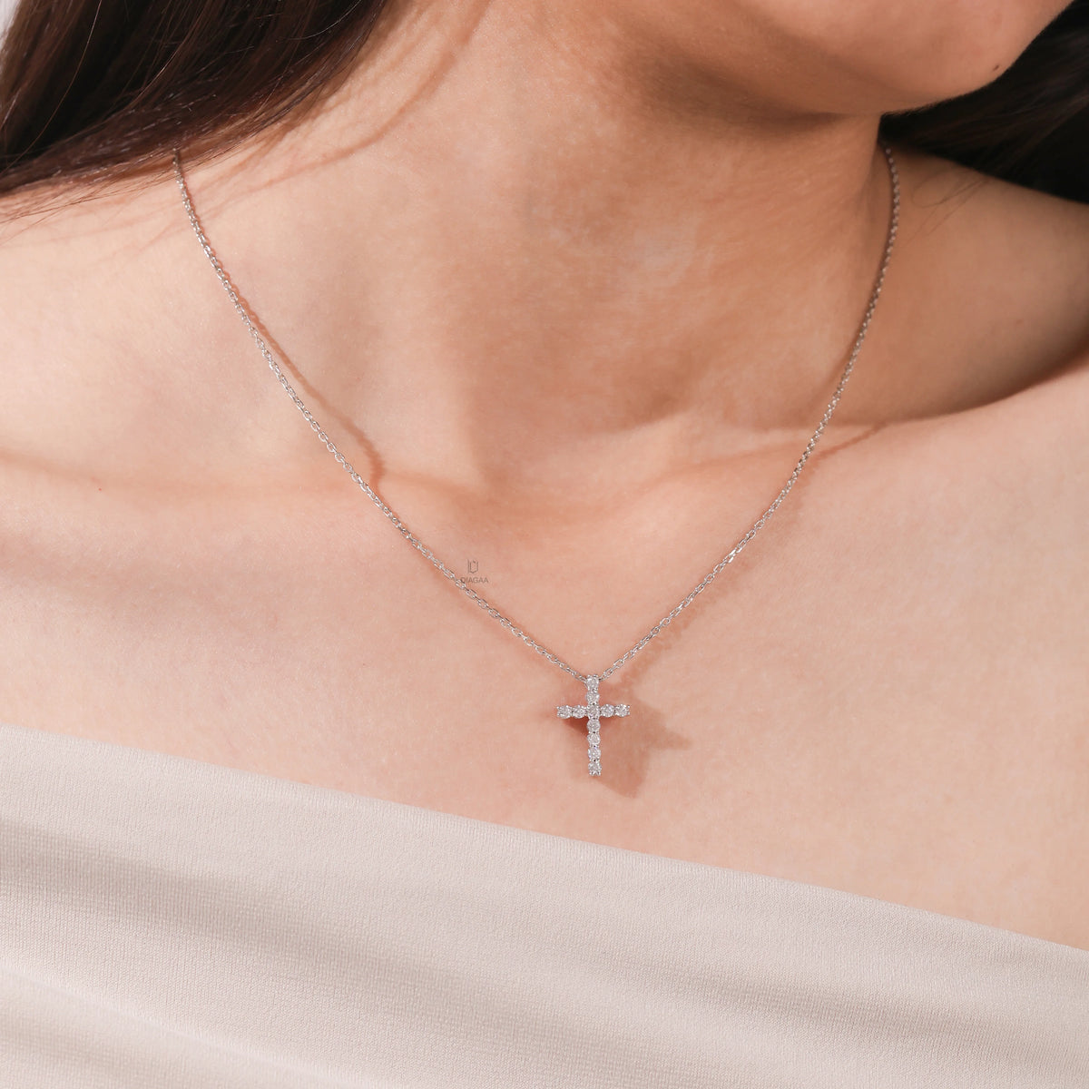 0.38 CT Womens Natural Diamond Round Cross Pendant Necklace