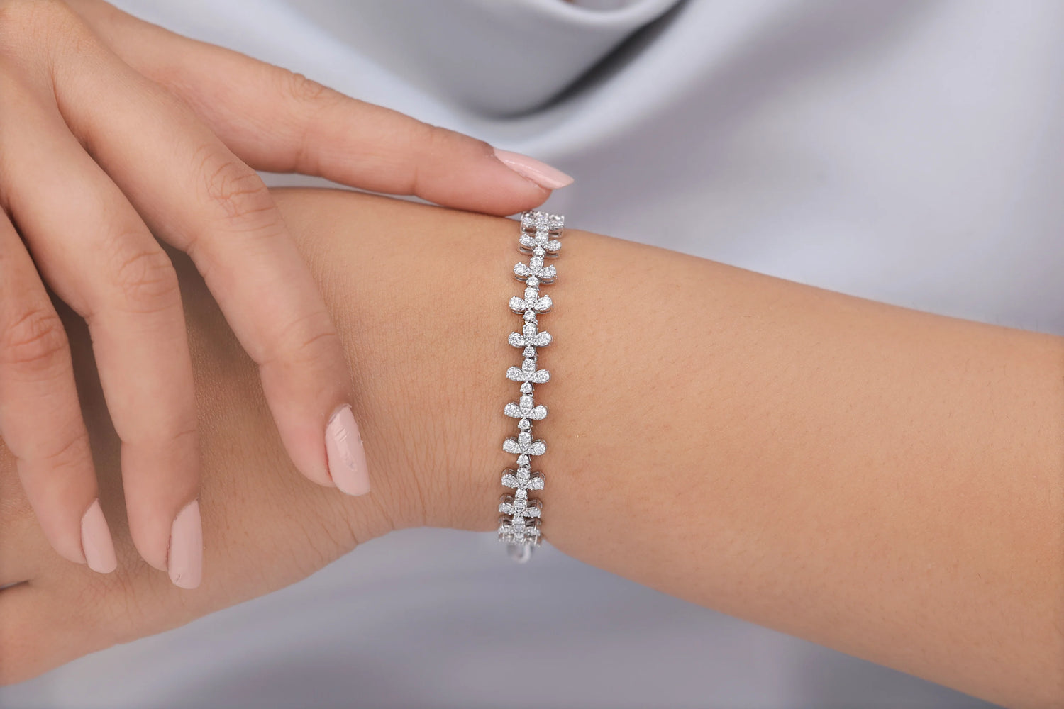 3.40 CT Round Natural Diamond Flower Tennis Bracelet