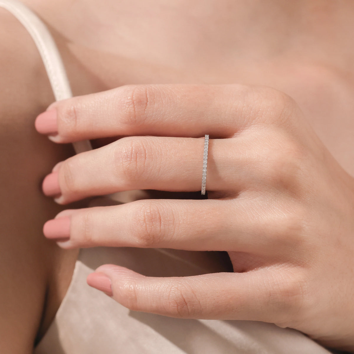 Round Diamond Wedding Ring 