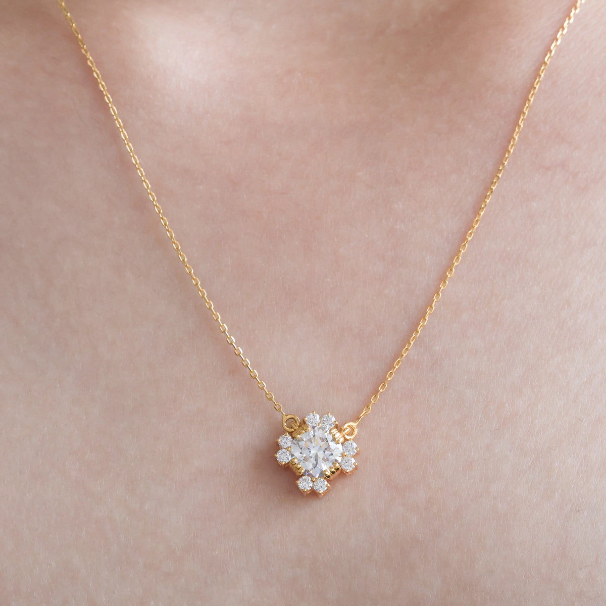 18K Yellow Gold Round Diamond Cluster Necklace