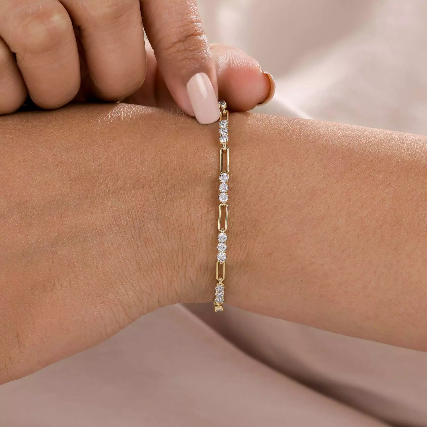 2.10 CT Round Natural Diamond Distant Link Bracelet