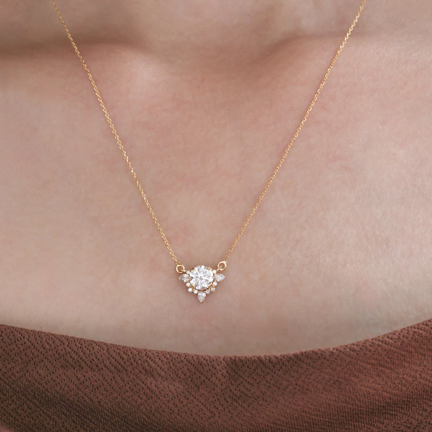 Round Diamond Cluster Necklace 