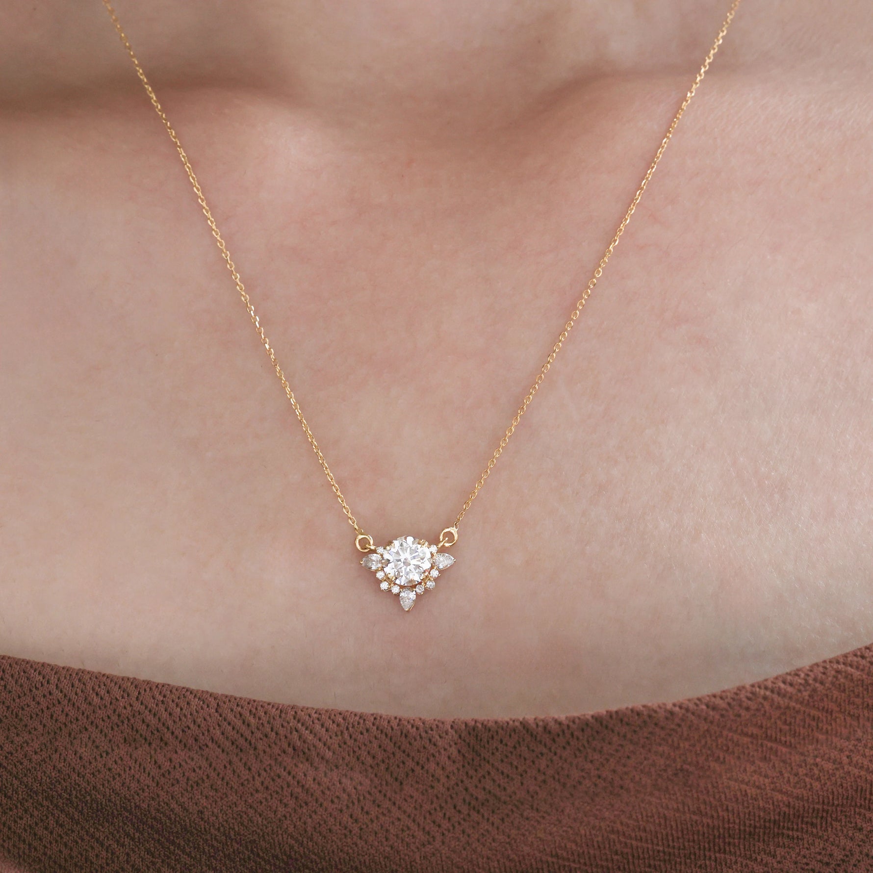 Round Diamond Cluster Necklace 