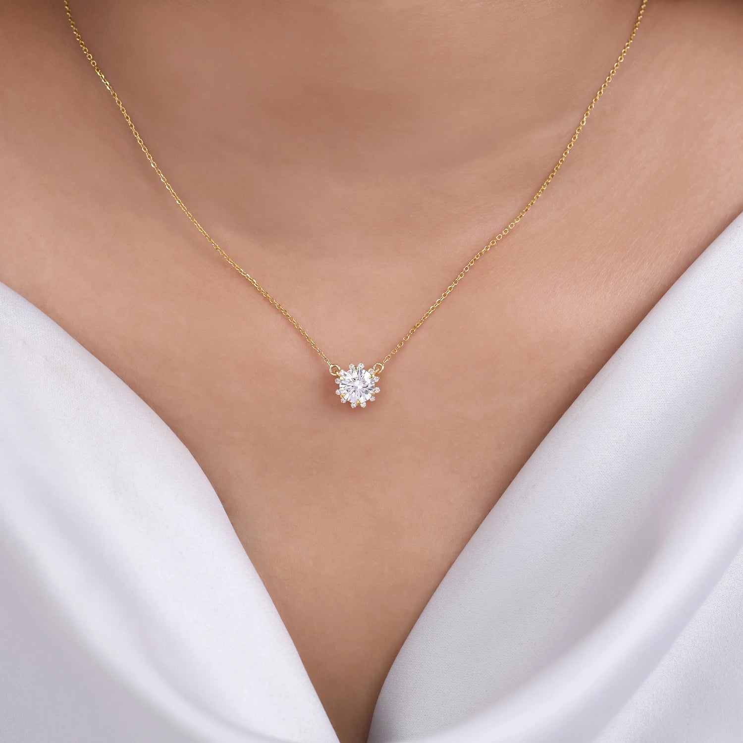 1.07 CT Natural Diamond Round Halo Necklace