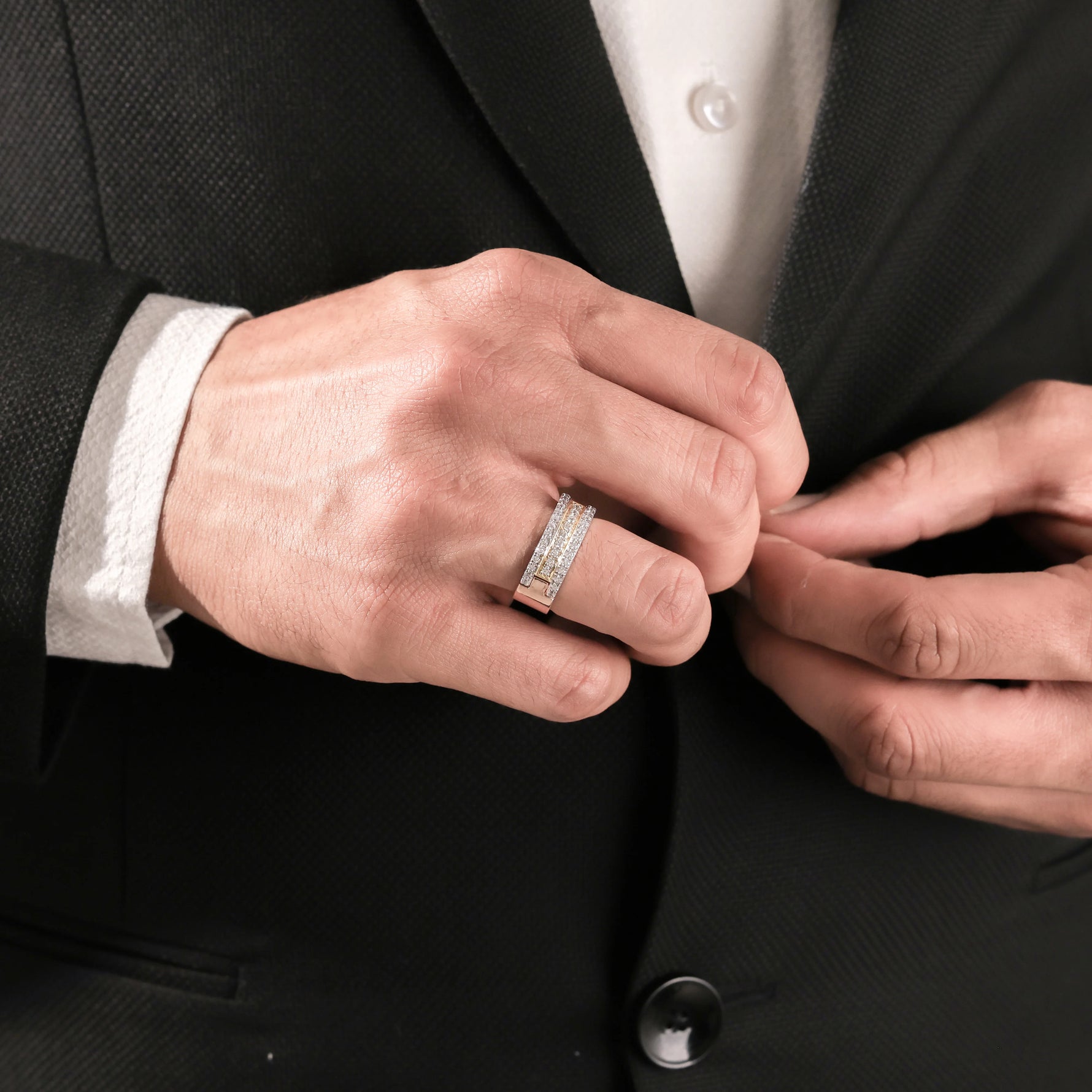 Round Diamond Row Wedding Ring