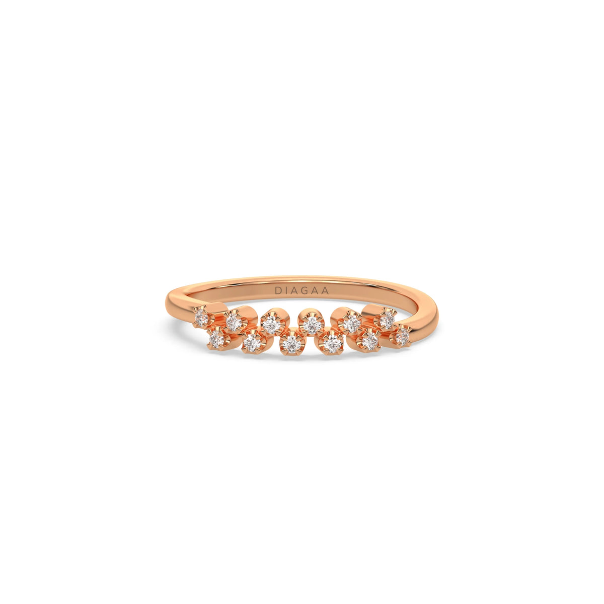 This rose gold ring displayed on front view is made with baguette diamond in the center and flanked by three round brilliant-cut diamonds on each side