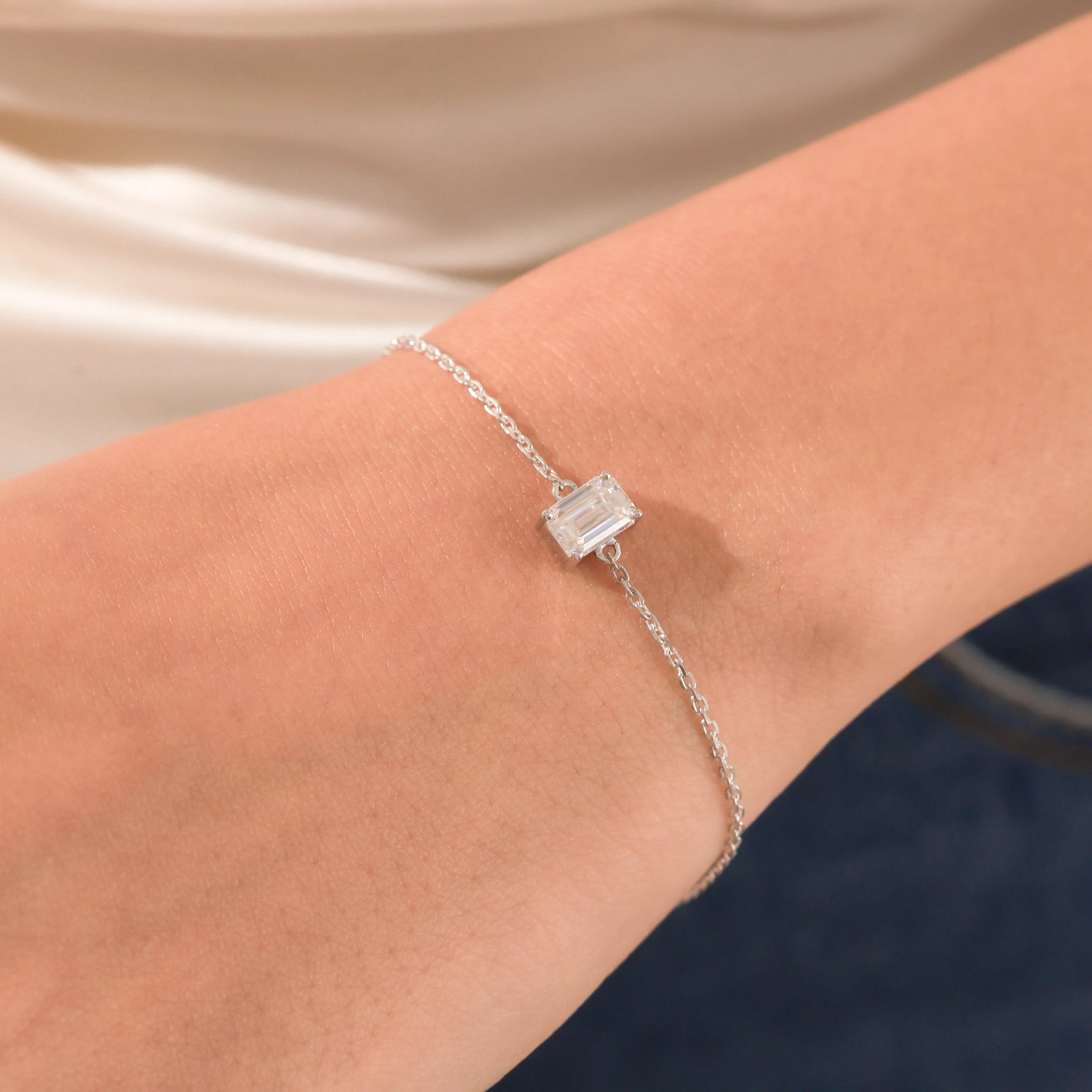 Emerald Solitaire Diamond Bracelet