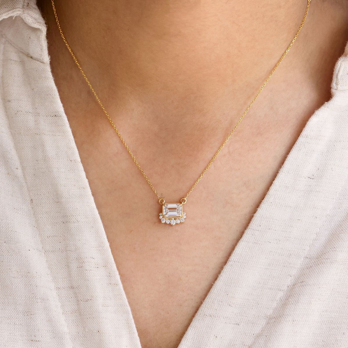 1.15 CT Emerald and Round Cut Lab Diamond Cluster Necklace For Womens's