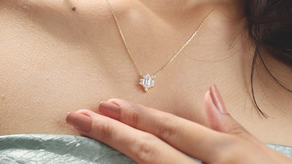 14K Yellow Gold Emerald and Round Cut Diamond Starburst Pendant