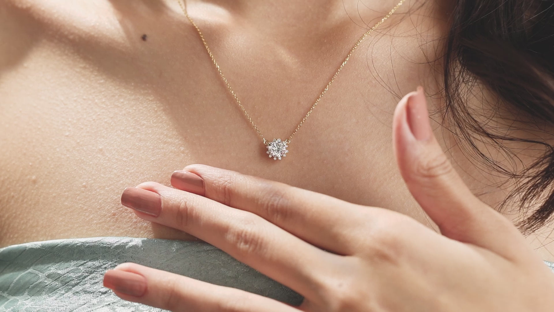 Round Diamond Cluster Necklace 