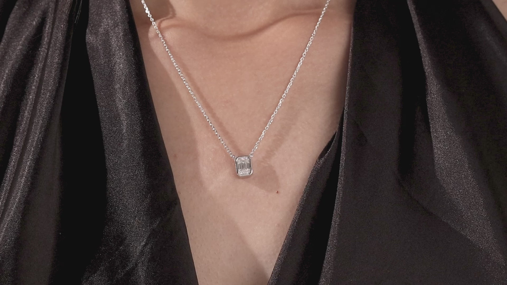 18K Yellow Gold Emerald Solitaire Diamond Necklace