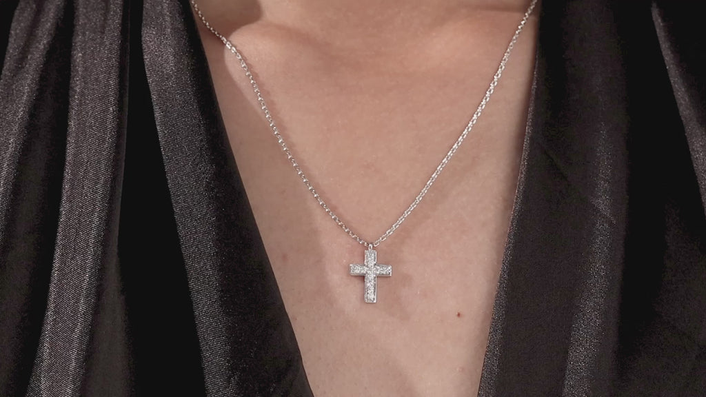 18K White Gold Round Cut Diamond Cross Pendant