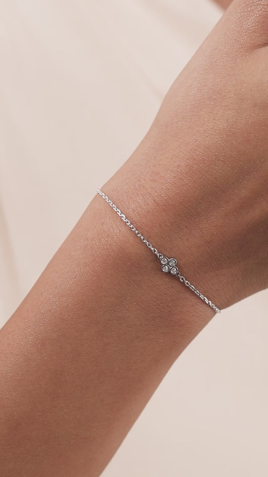 14K White Gold Flower Round Cut Diamond Bracelet