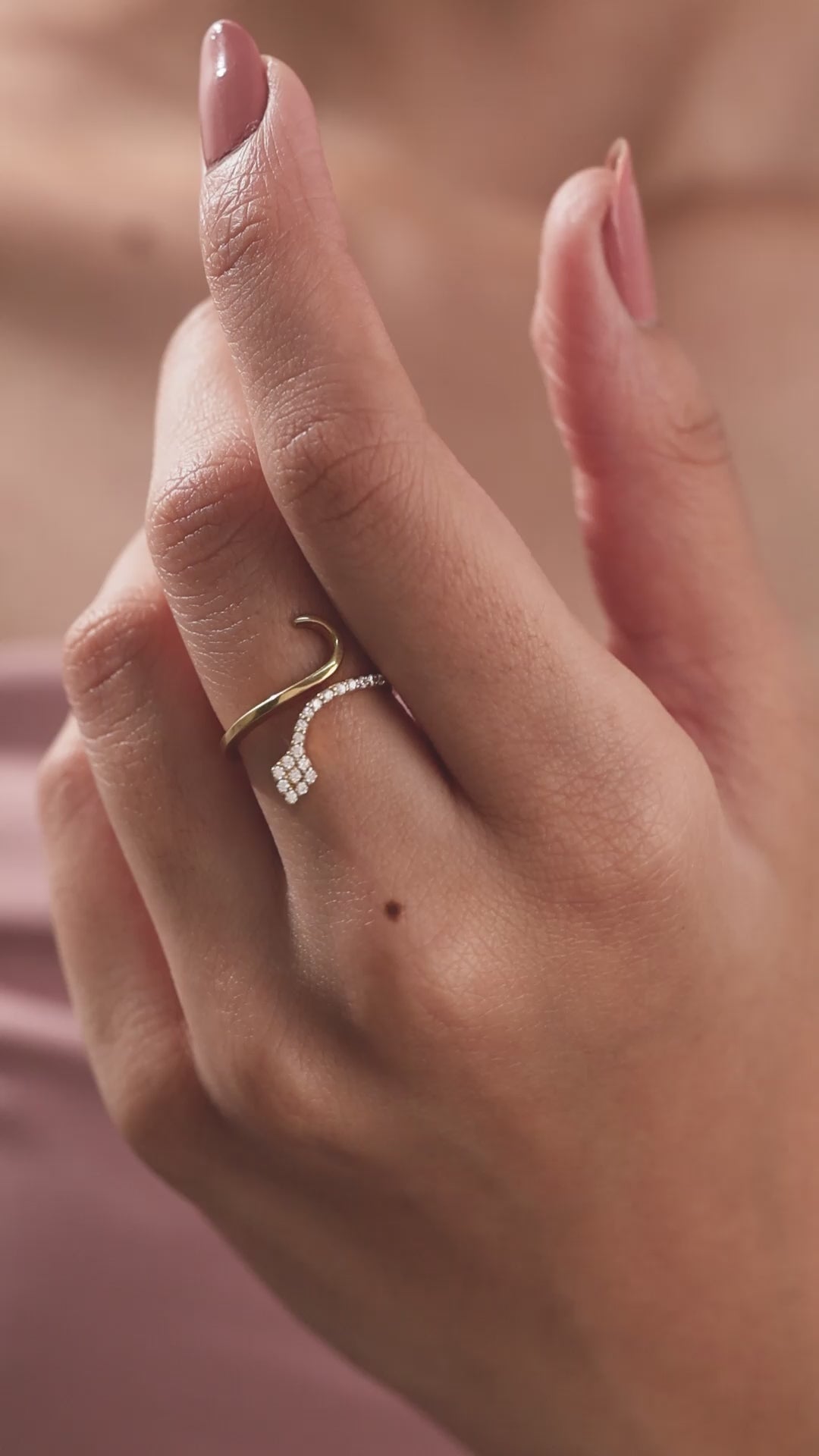 Snake Round Diamond Ring 