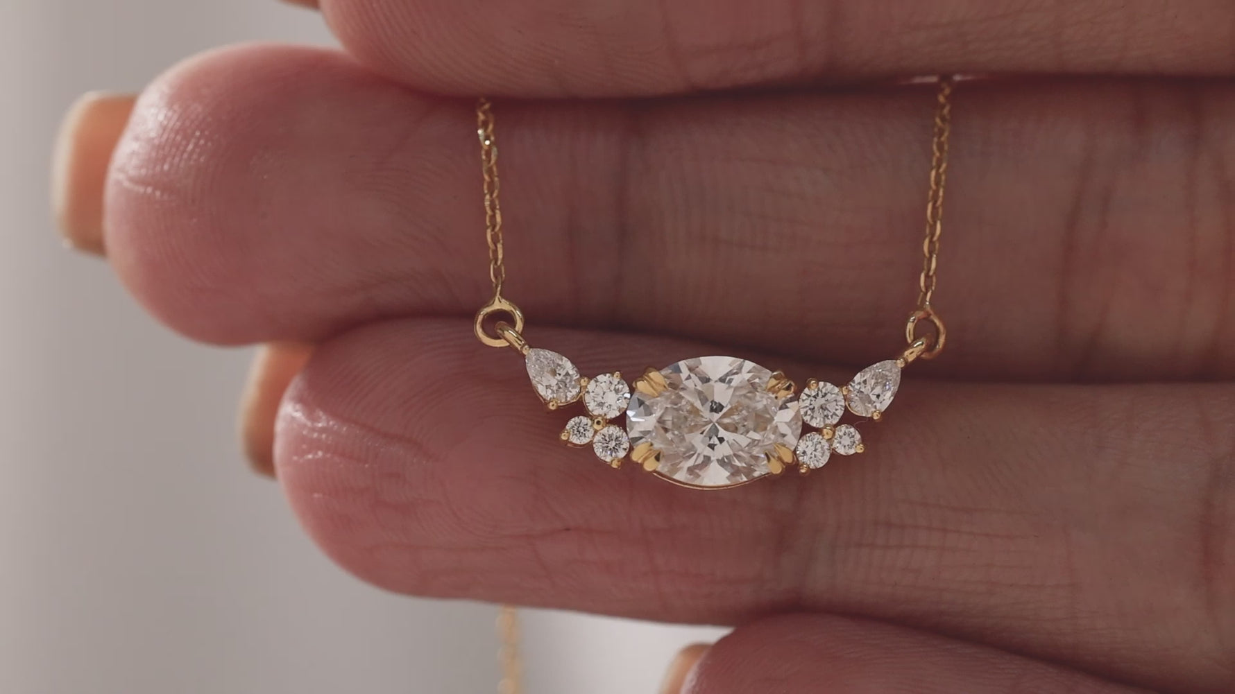 18K Yellow Gold Oval Diamond Floating Pendant