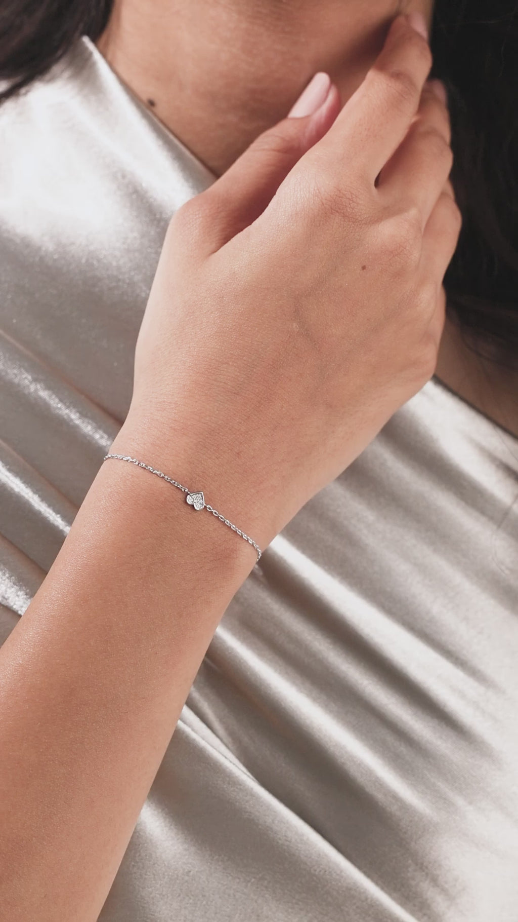 18K White Gold Heart Round Cut Diamond Bracelet