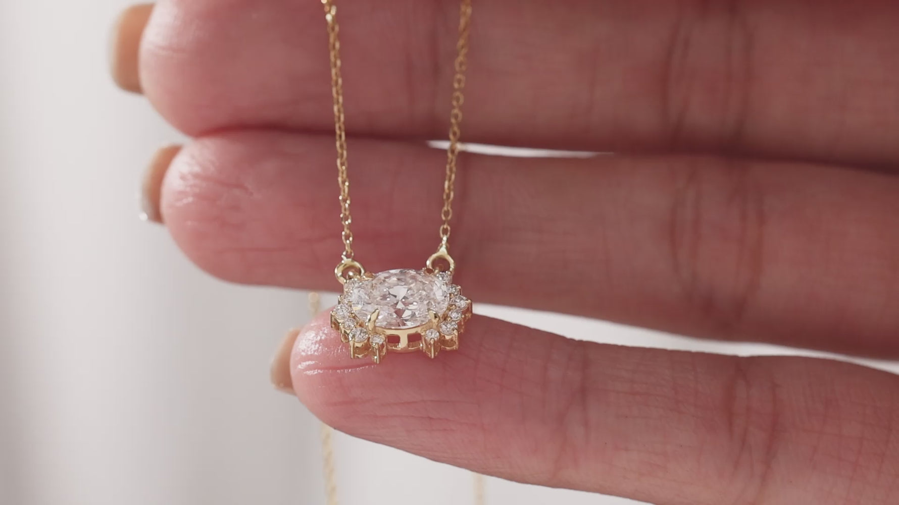 Round Dimond Cluster Necklace 