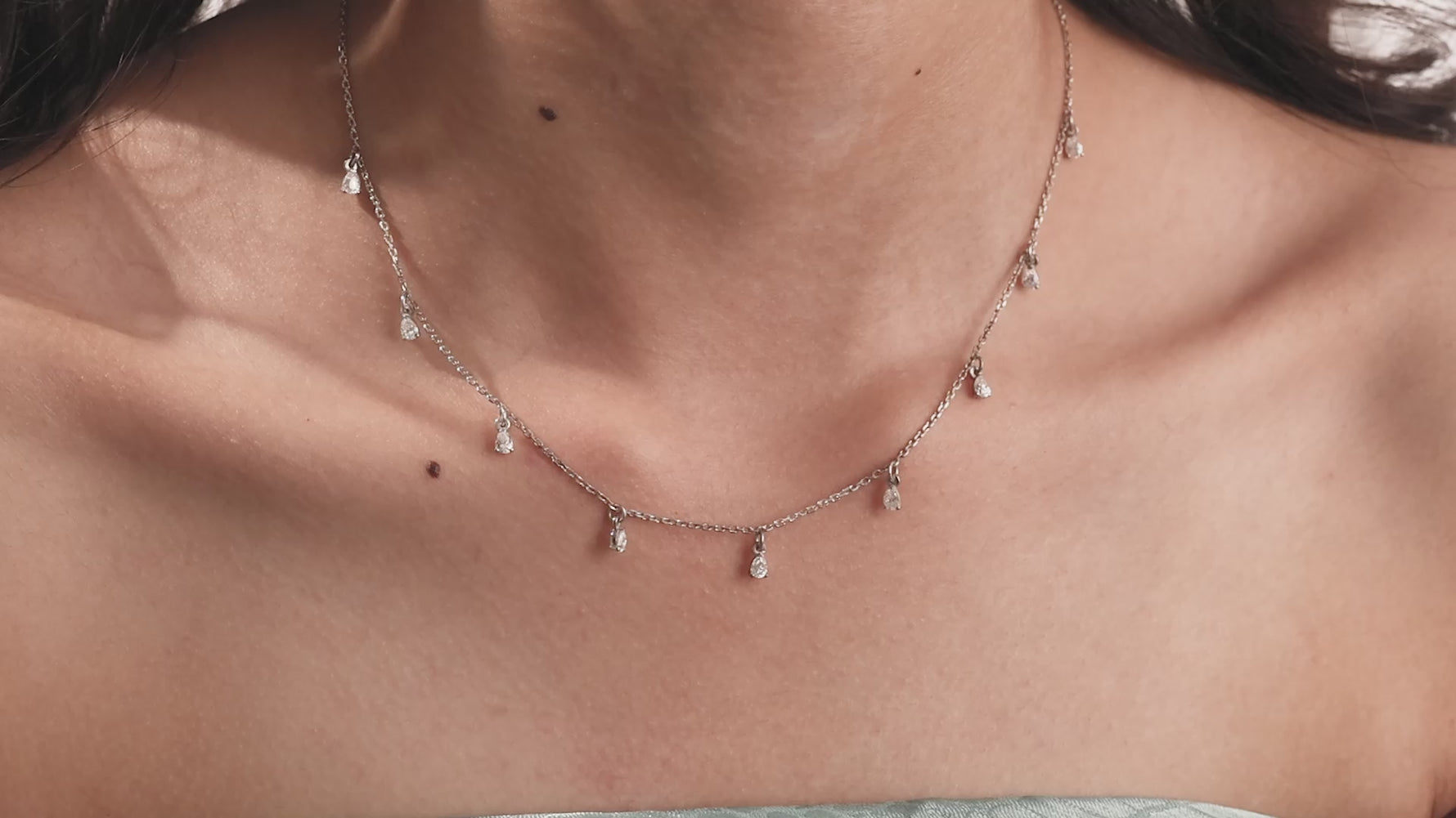 18K Yellow Gold Pear Diamond Dangling Necklace