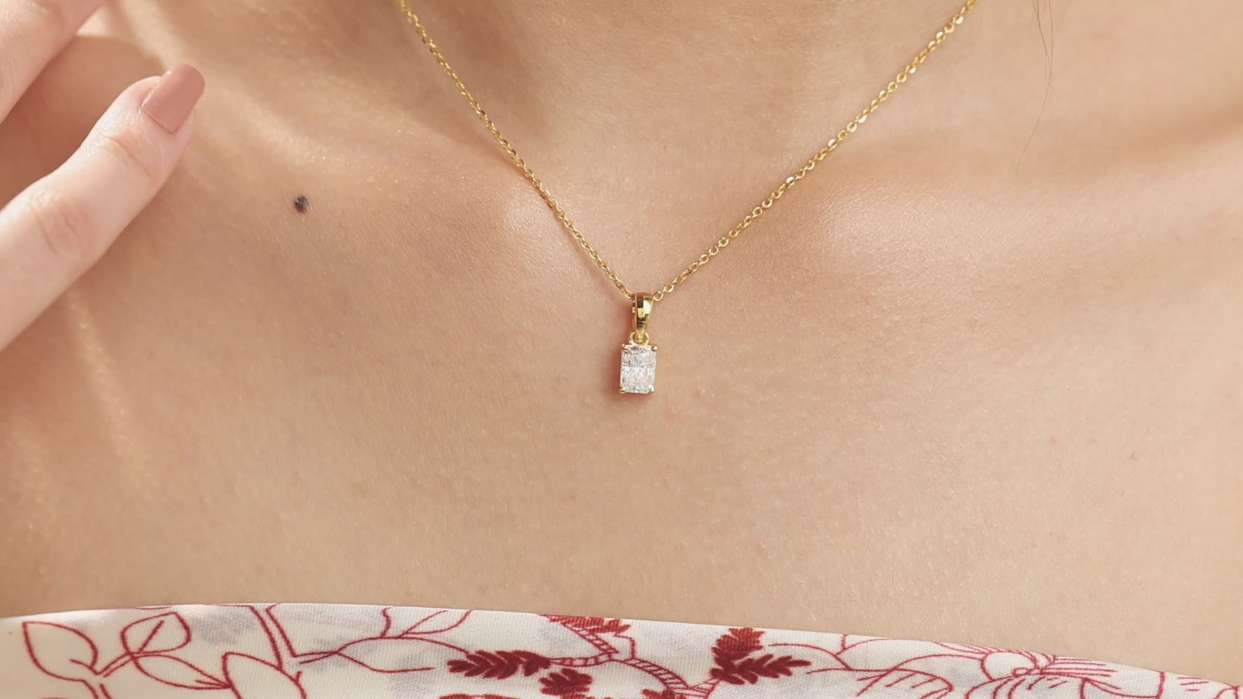 Radiant Cut Diamond Pendant