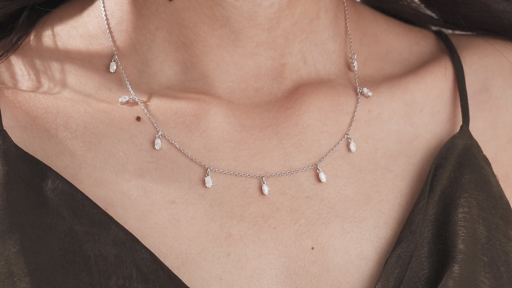 Oval  dangling Necklace 