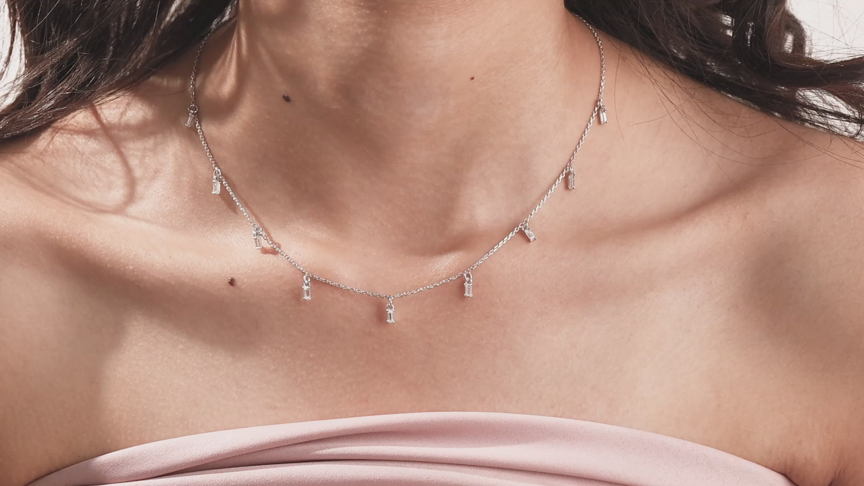 18K Yellow Gold Emerald Diamond Dangling Necklace