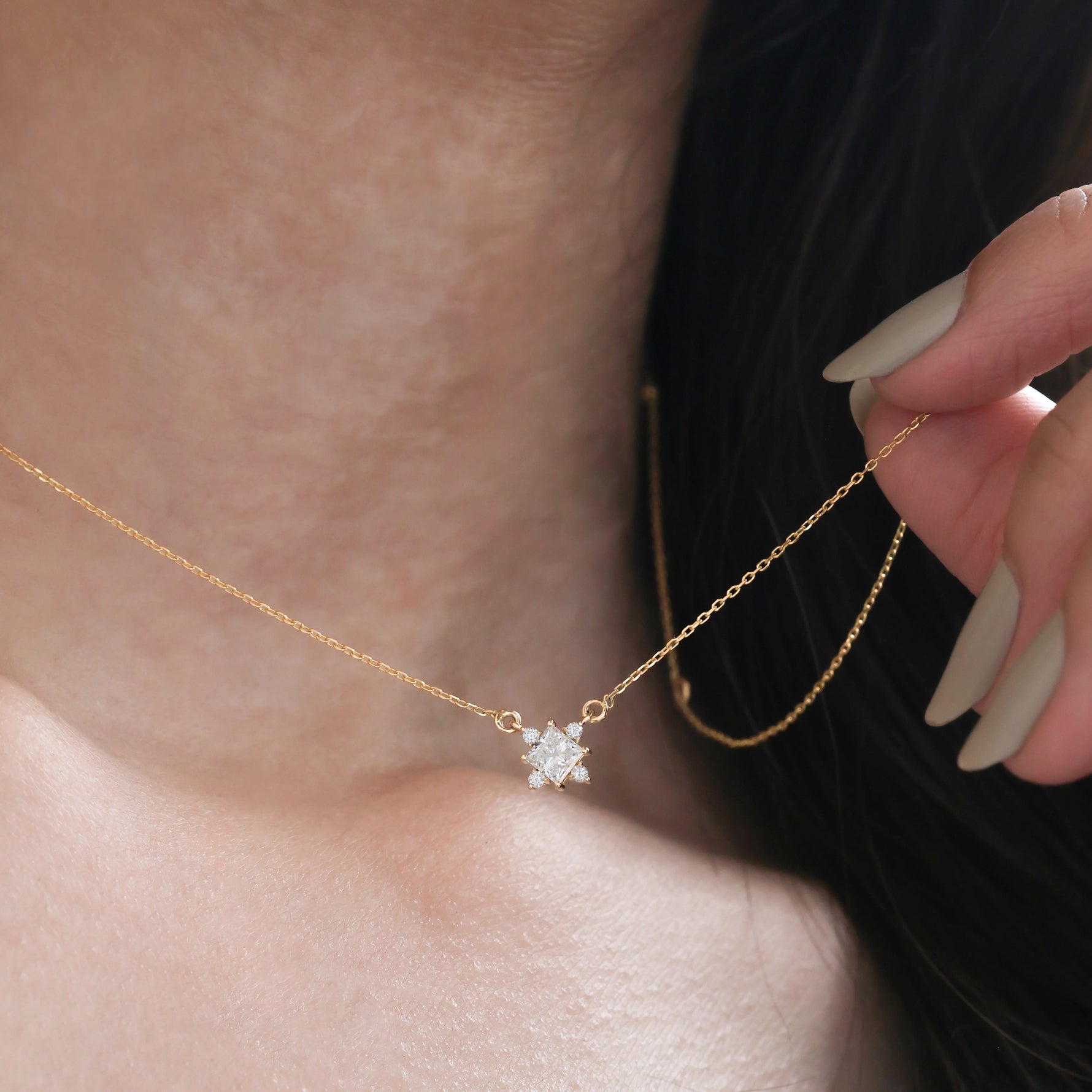 Round Cut Diamond Cluster Necklace 